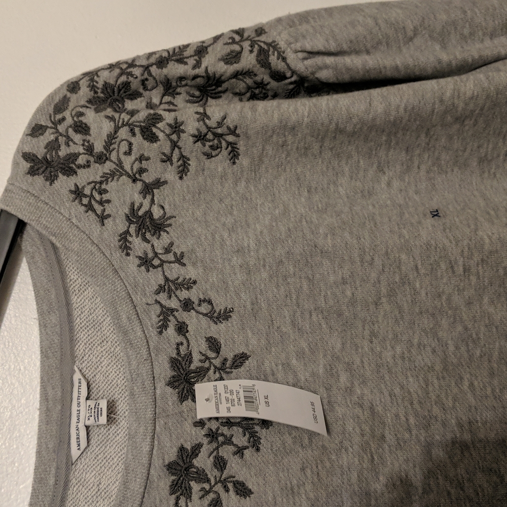 ✨American Eagle Embroidered Sweatshirt